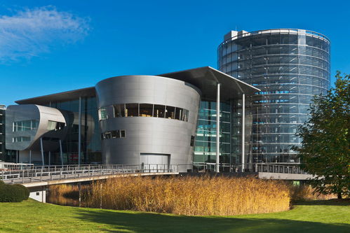 能容纳整个迪士尼乐园,可以看到飞机制造,这些超美工厂,你愿意来参观吗